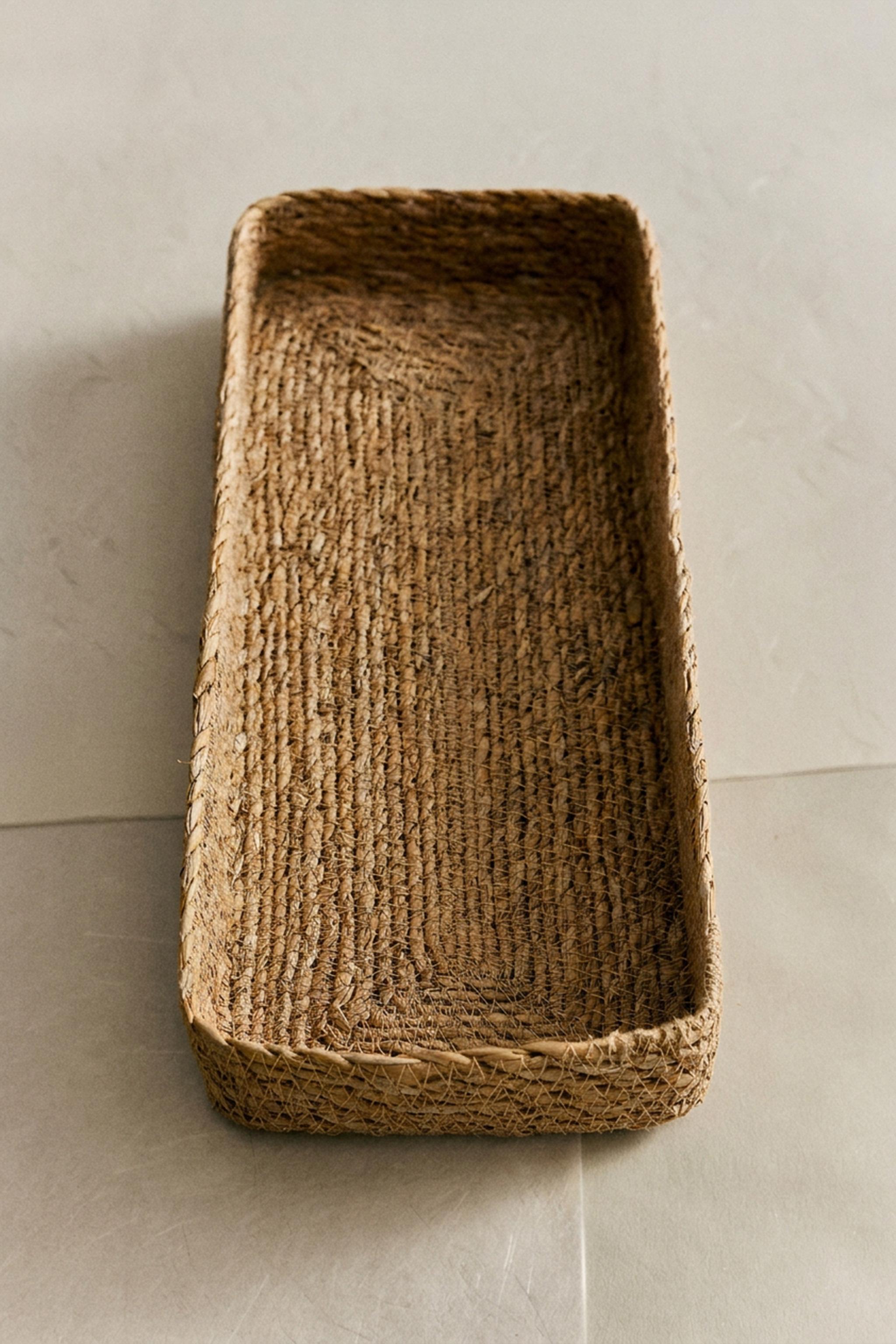 SEAGRASS TRAY BASKET